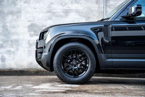 2022 Land Rover Defender 110 D300 SE L663