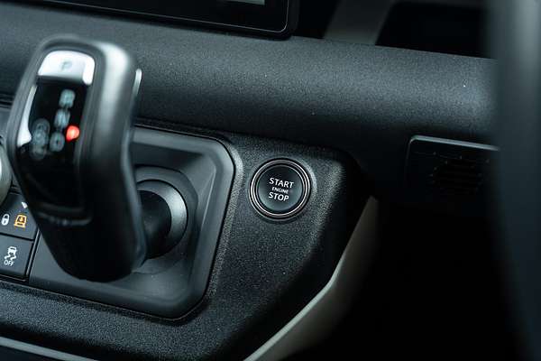 2022 Land Rover Defender 110 D300 SE L663