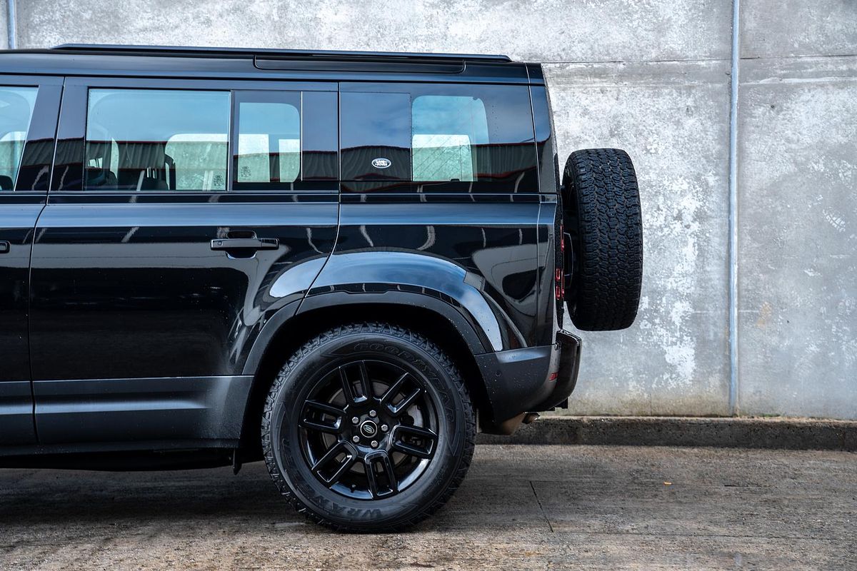 2022 Land Rover Defender 110 D300 SE L663