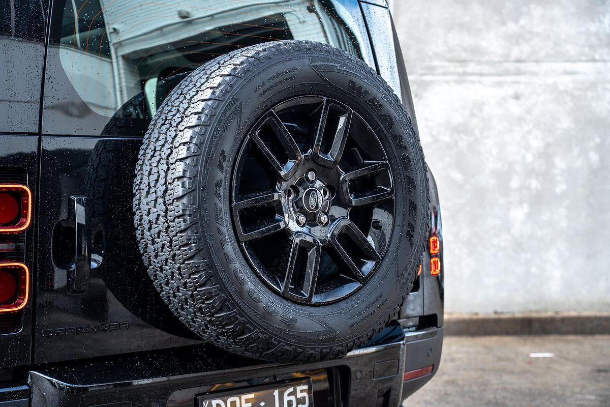 2022 Land Rover Defender 110 D300 SE L663