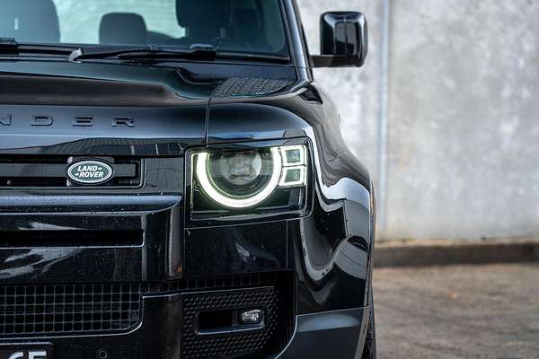 2022 Land Rover Defender 110 D300 SE L663