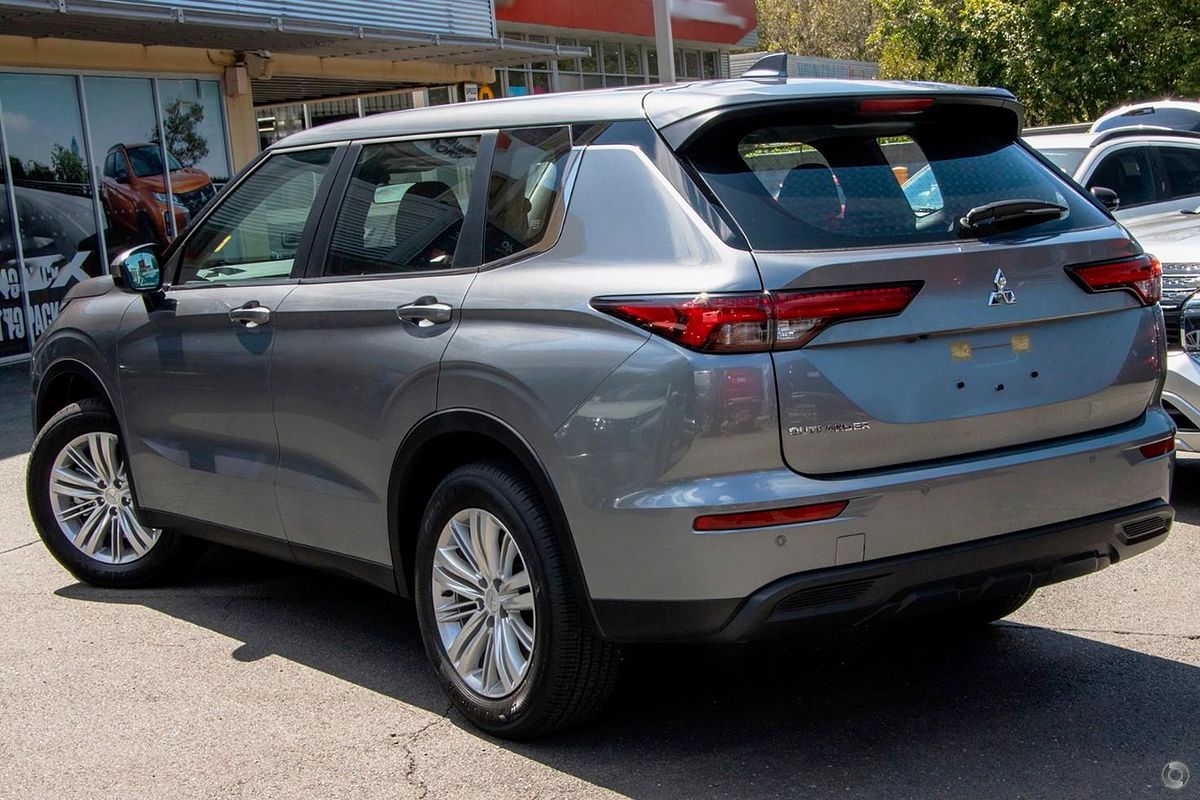 2023 Mitsubishi Outlander ES ZM