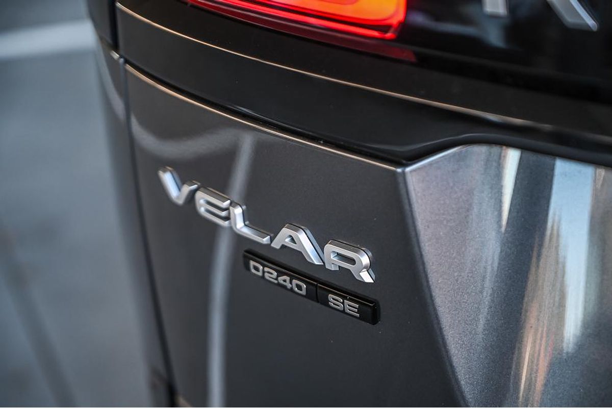 2019 Land Rover Range Rover Velar D240 SE L560
