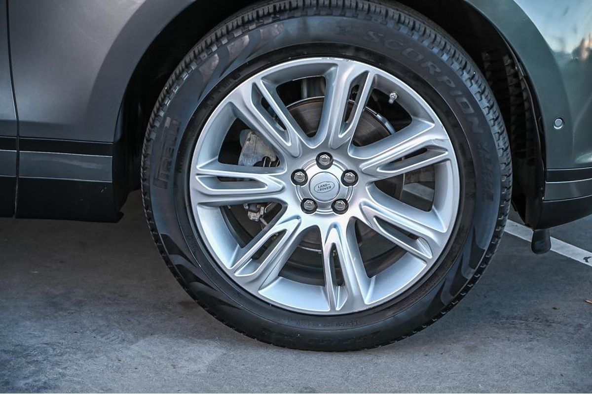 2019 Land Rover Range Rover Velar D240 SE L560