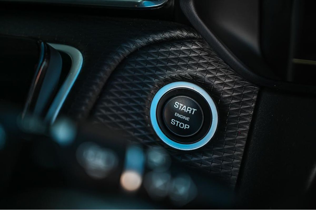 2019 Land Rover Range Rover Velar D240 SE L560