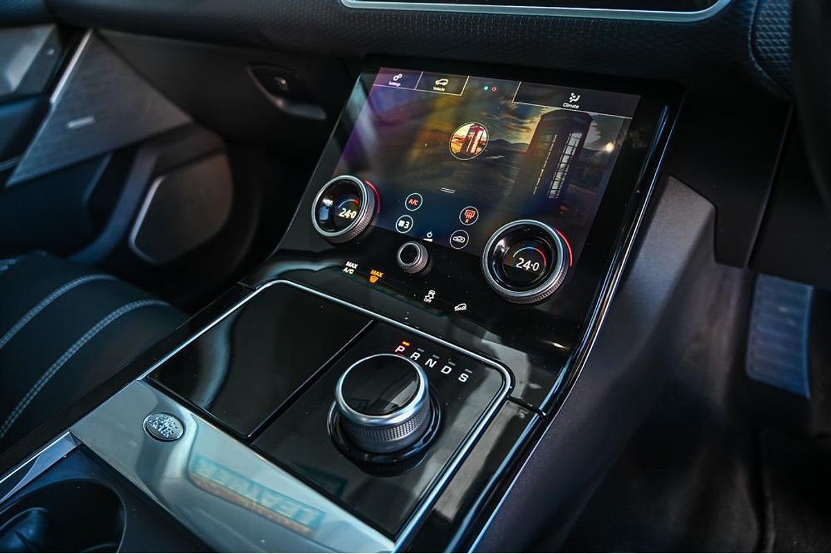 2019 Land Rover Range Rover Velar D240 SE L560