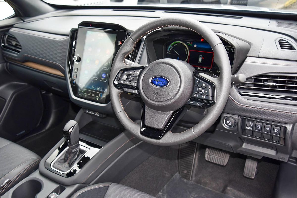 2025 Subaru Forester Hybrid Touring S6