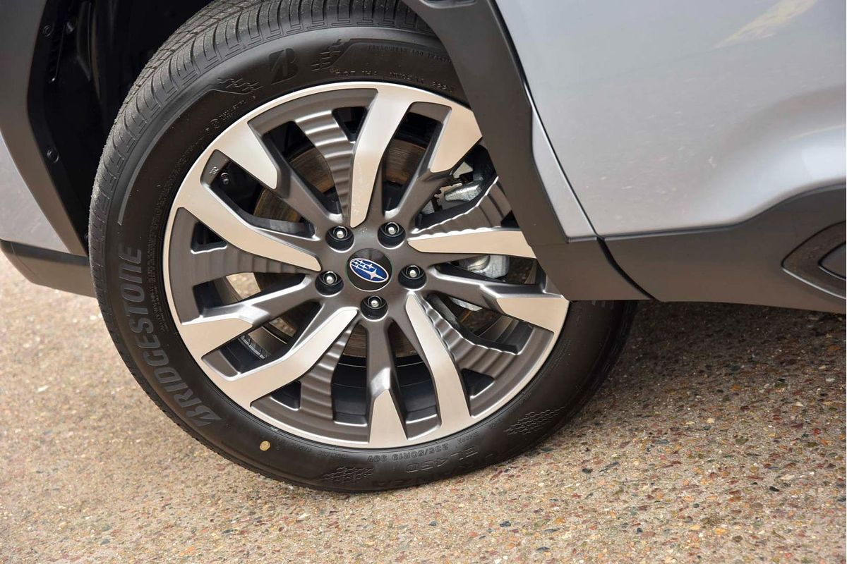 2025 Subaru Forester Hybrid Touring S6