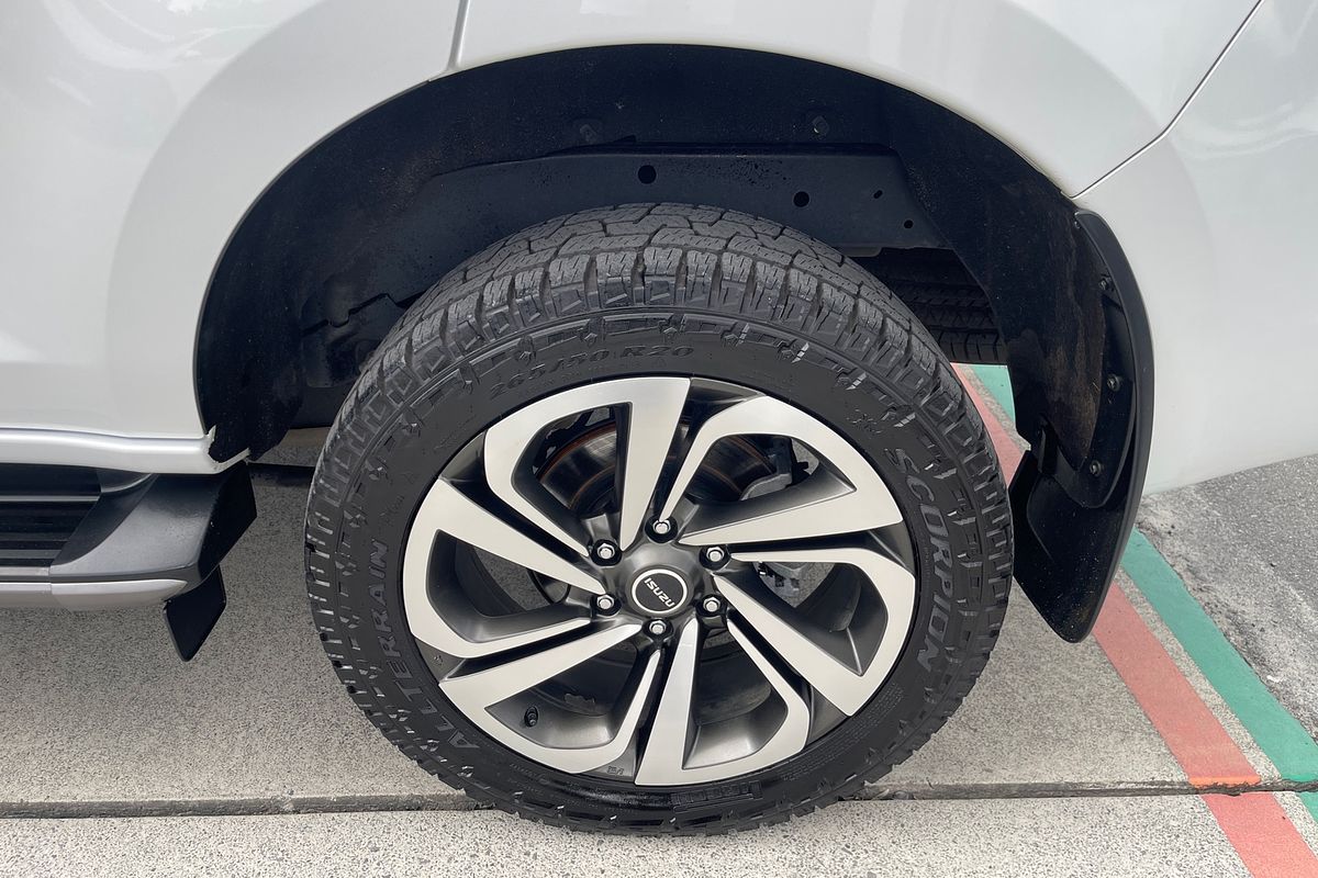 2022 Isuzu MU-X LS-T