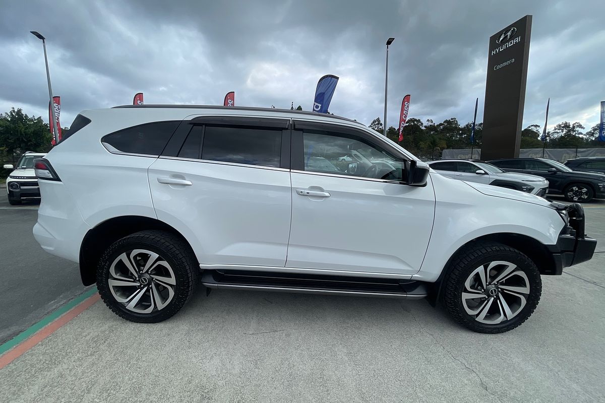 2022 Isuzu MU-X LS-T