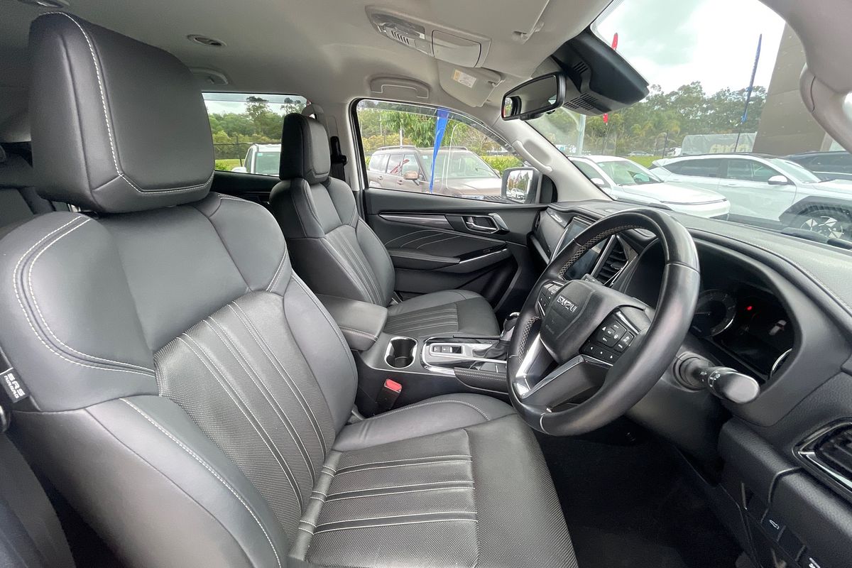 2022 Isuzu MU-X LS-T