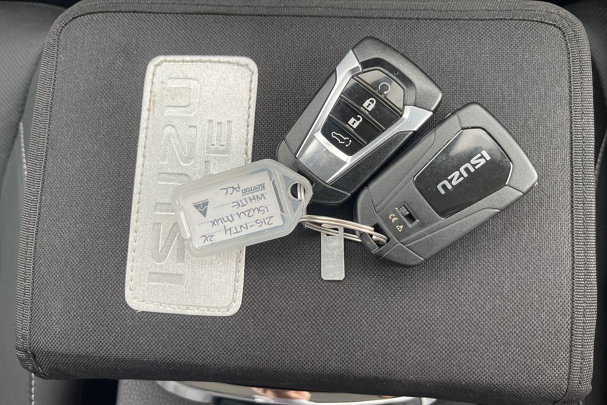 2022 Isuzu MU-X LS-T