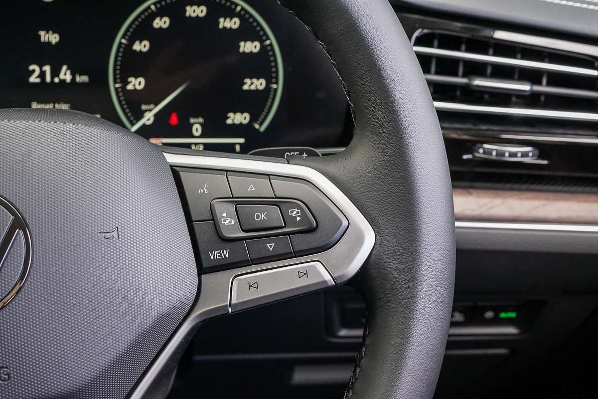 2025 Volkswagen Touareg 210TDI Elegance RC