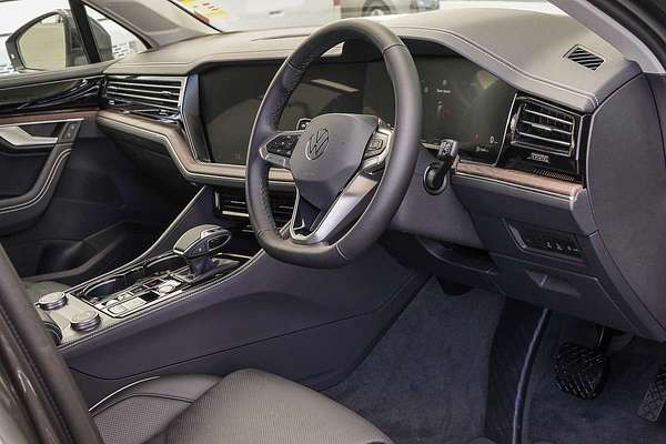 2025 Volkswagen Touareg 210TDI Elegance RC