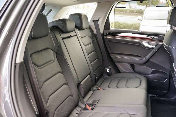 2025 Volkswagen Touareg 210TDI Elegance RC