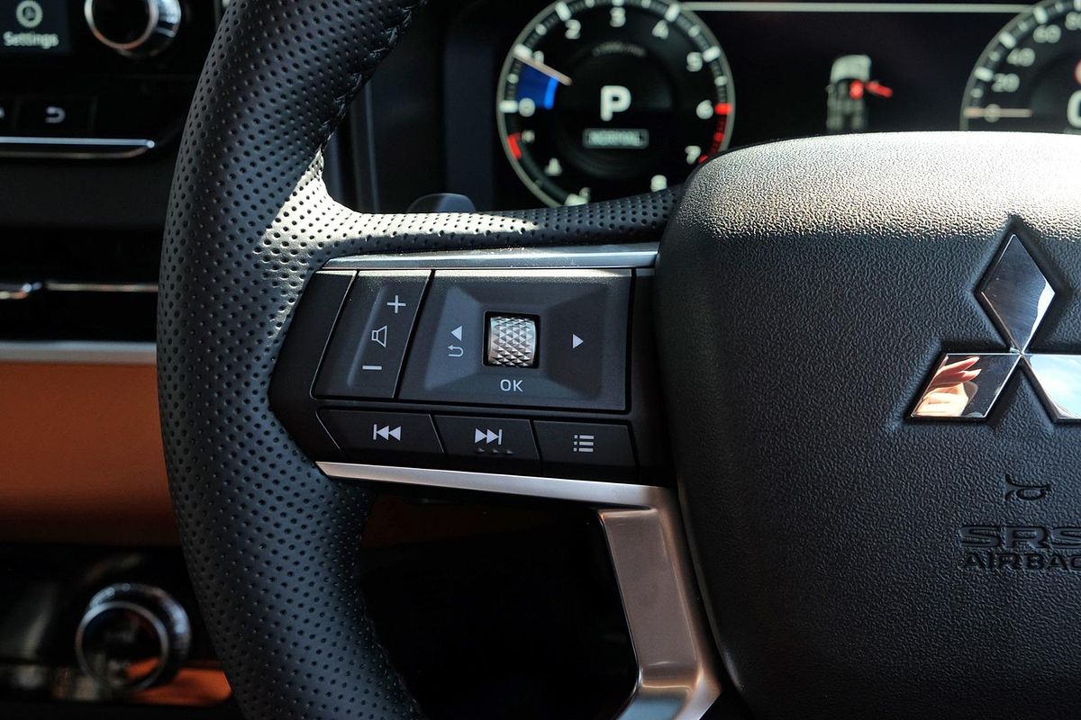 2024 Mitsubishi Outlander Exceed Tourer ZM
