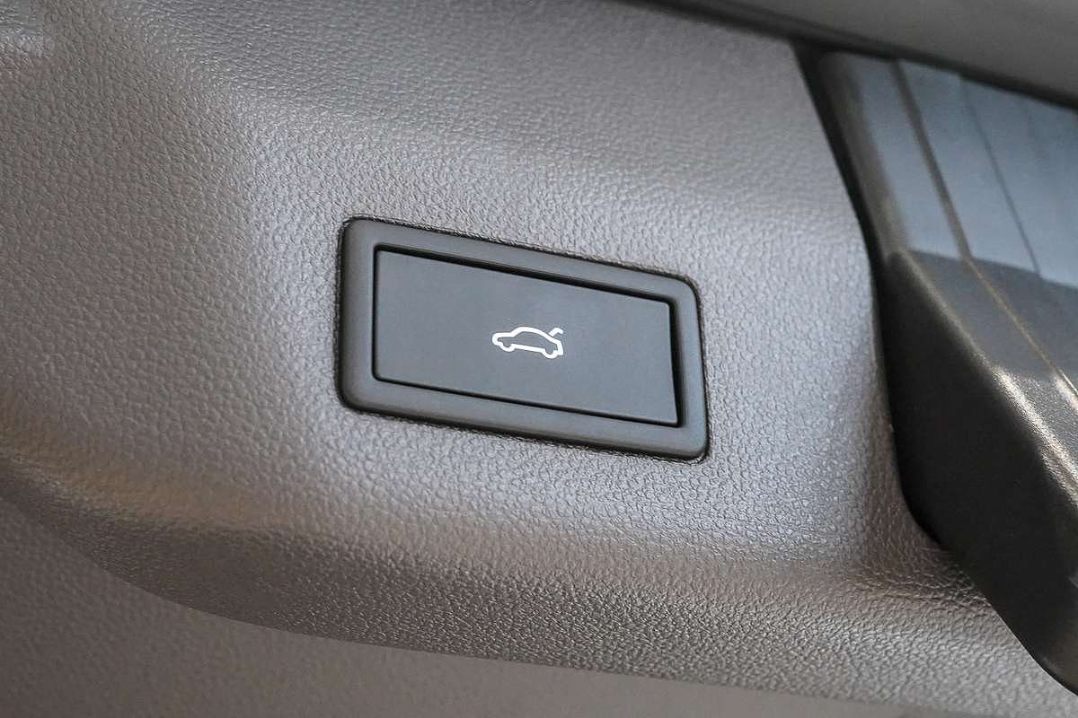 2025 Volkswagen Multivan TDI360 Life T7 SWB