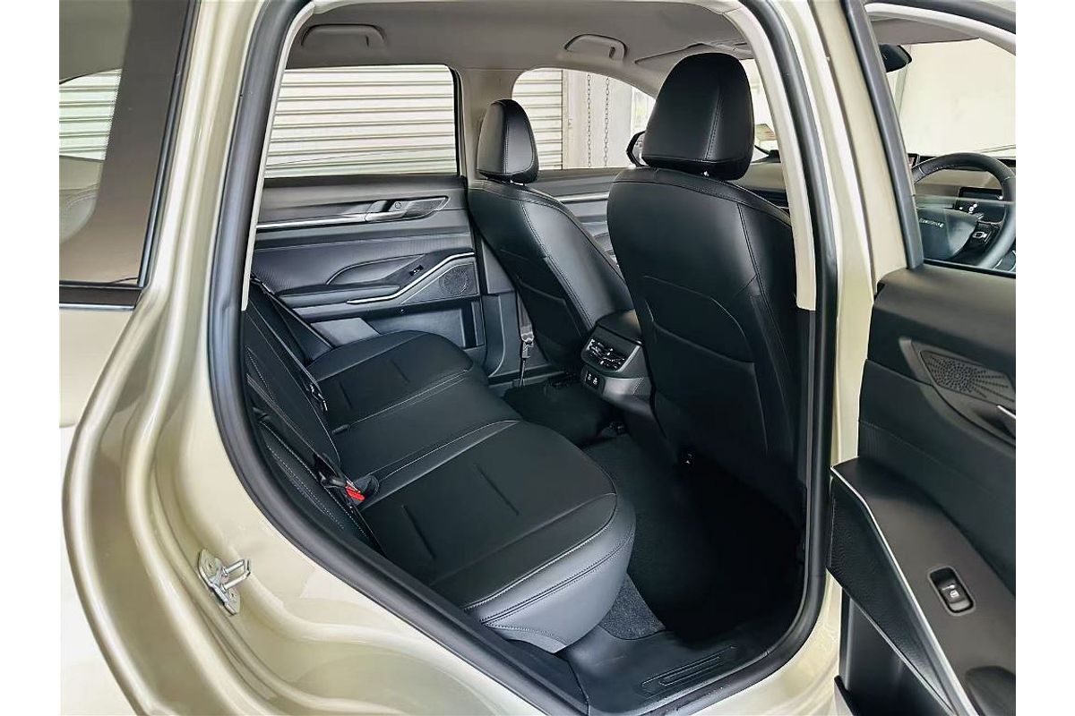 H6 Facelift Lux Auto 4X2