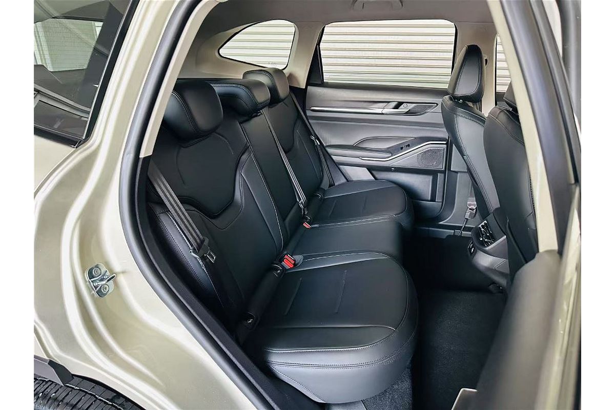 H6 Facelift Lux Auto 4X2