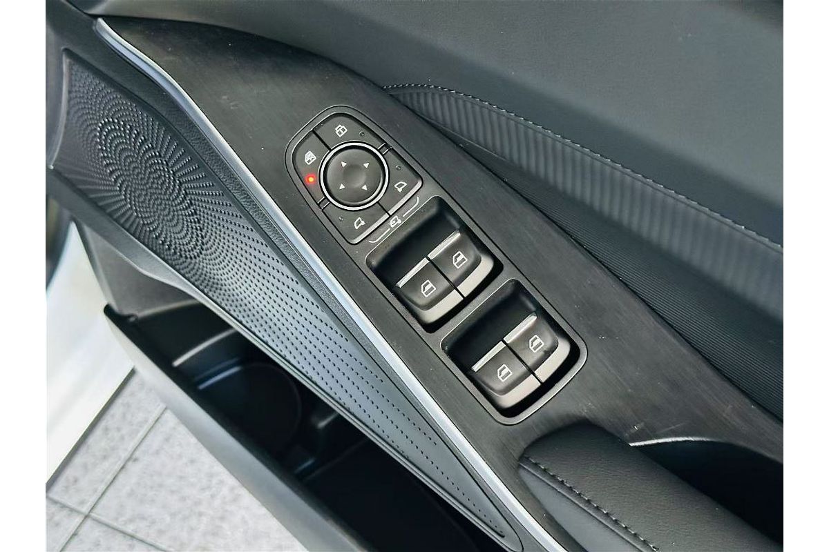 H6 Facelift Lux Auto 4X2