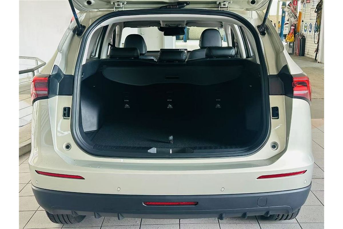 H6 Facelift Lux Auto 4X2