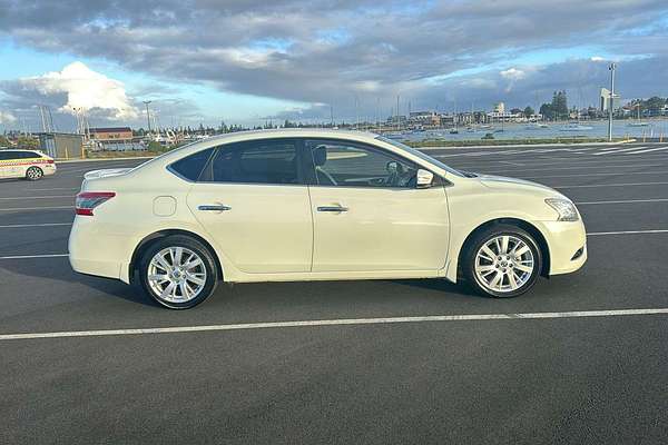 2014 Nissan Pulsar Ti B17