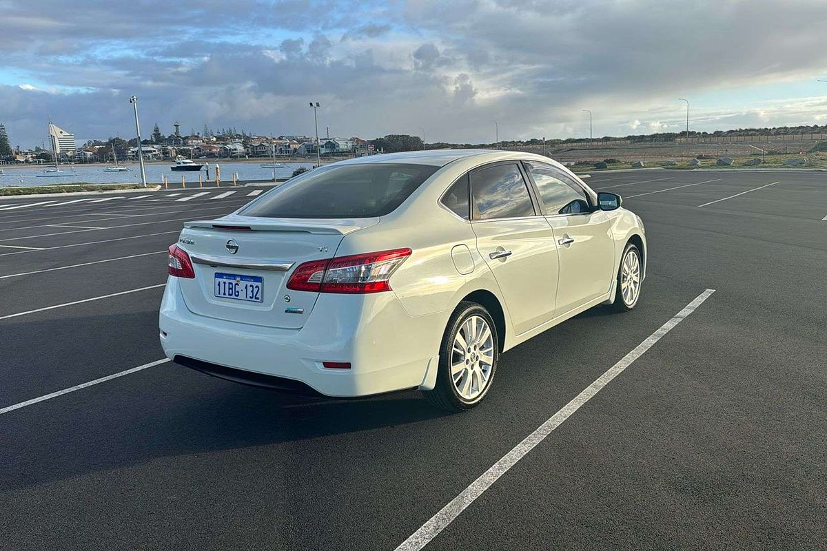 2014 Nissan Pulsar Ti B17