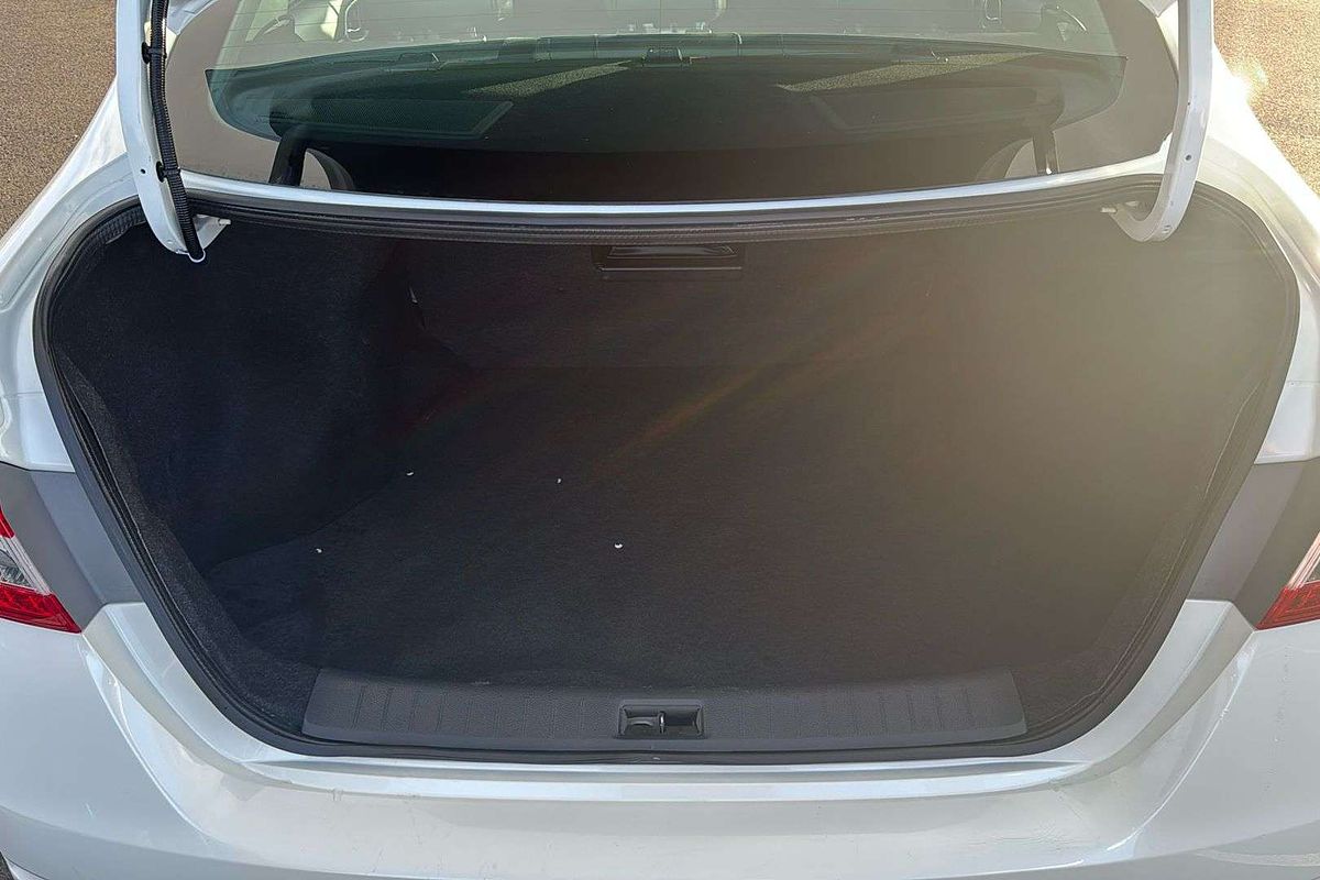 2014 Nissan Pulsar Ti B17