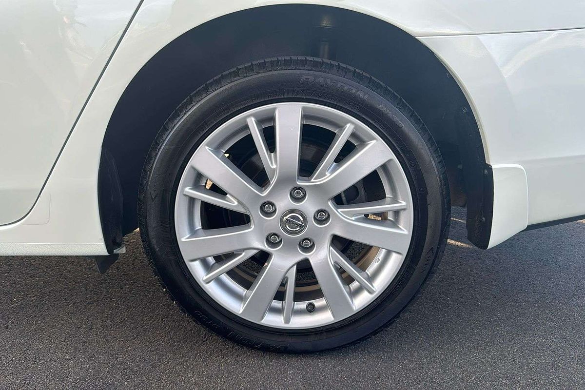 2014 Nissan Pulsar Ti B17
