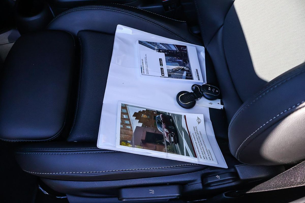 2021 MINI Hatch Cooper Classic F55 LCI-2