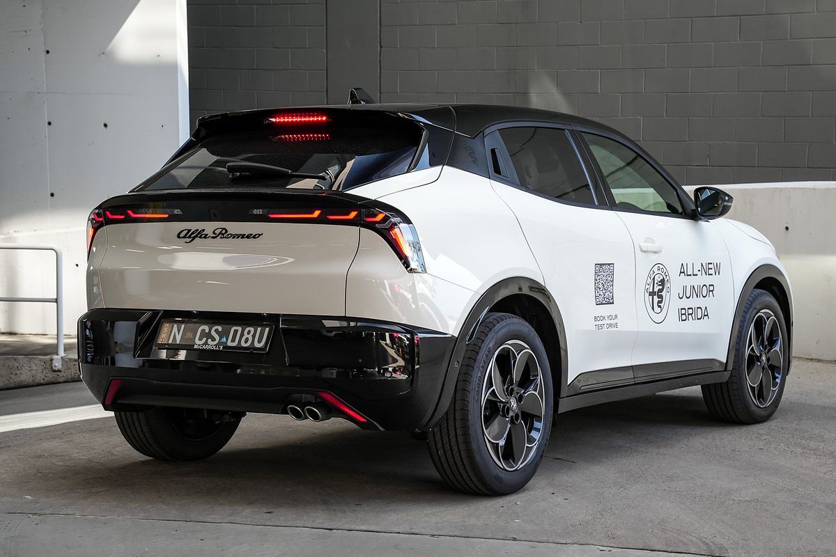 2025 Alfa Romeo Junior Ibrida Hybrid 1.2L T/P 6Spd DCT 5Dr Hatch