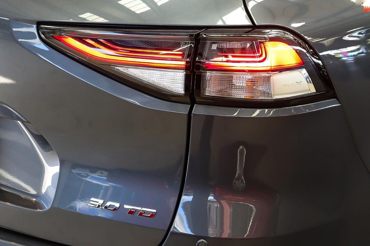 2021 Isuzu MU-X LS-U