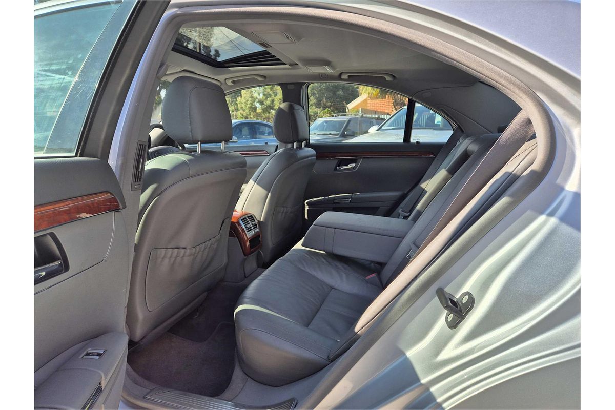 2006 Mercedes-Benz S350  221