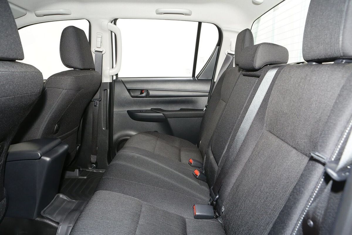 2025 Toyota Hilux SR GUN126R 4X4