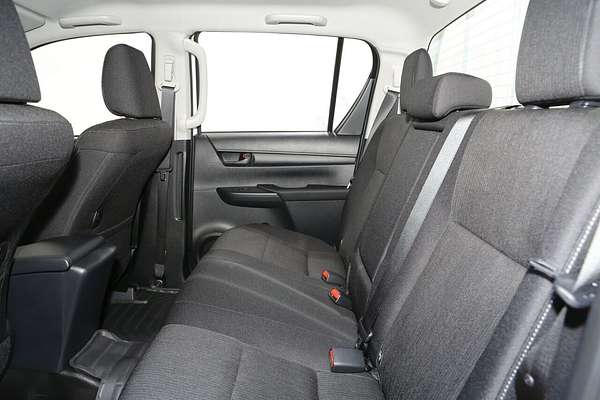 2025 Toyota Hilux SR GUN126R 4X4