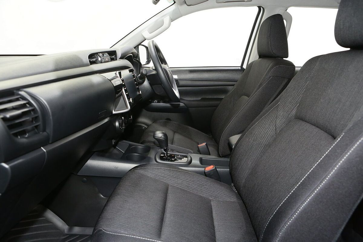2025 Toyota Hilux SR GUN126R 4X4
