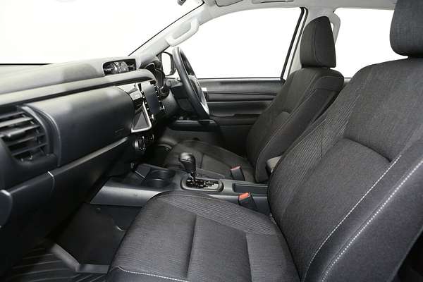 2025 Toyota Hilux SR GUN126R 4X4