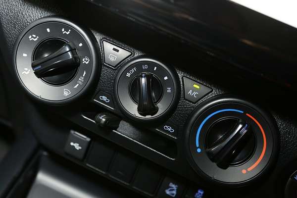 2025 Toyota Hilux SR GUN126R 4X4