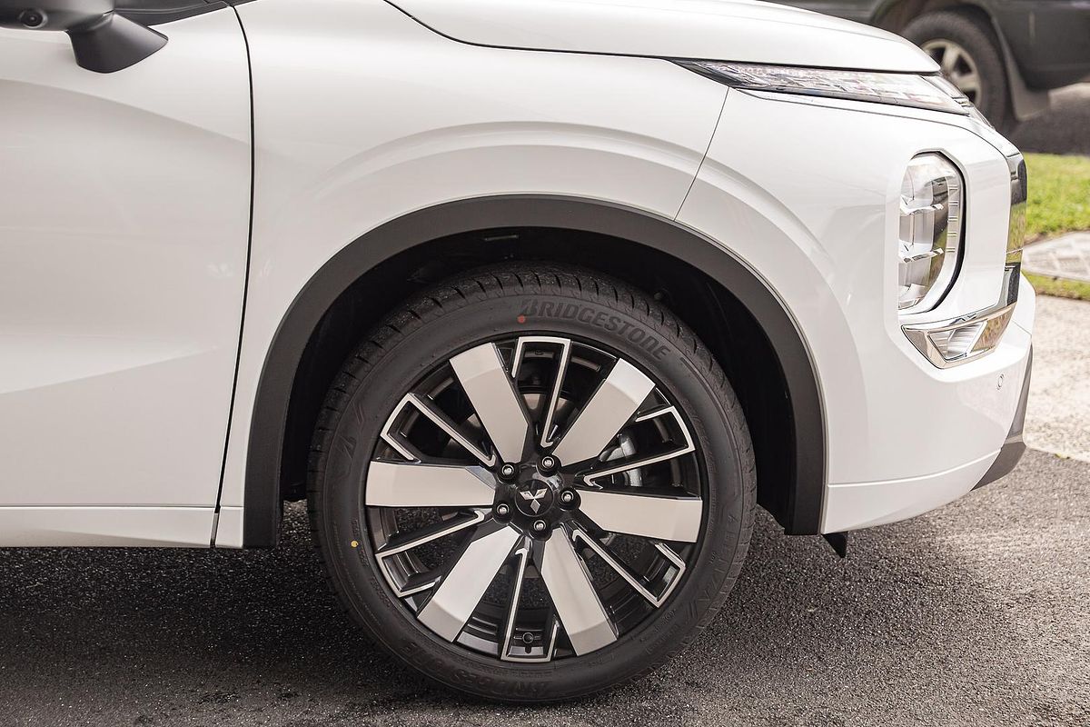 2025 Mitsubishi Outlander Exceed ZM