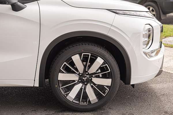 2025 Mitsubishi Outlander Exceed ZM