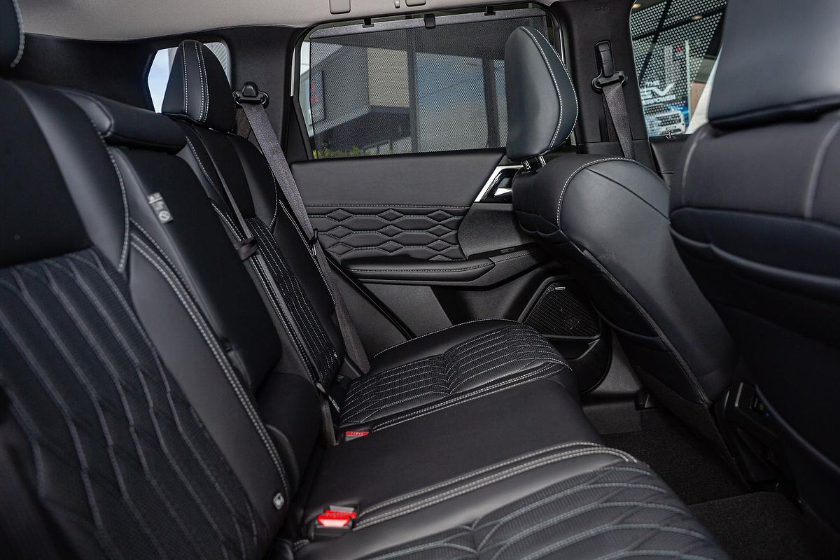 2025 Mitsubishi Outlander Exceed ZM