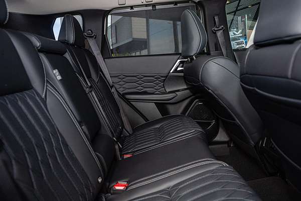 2025 Mitsubishi Outlander Exceed ZM