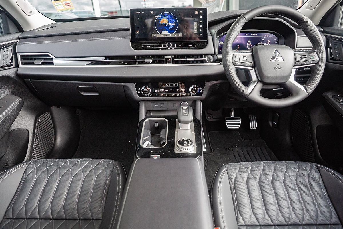 2025 Mitsubishi Outlander Exceed ZM