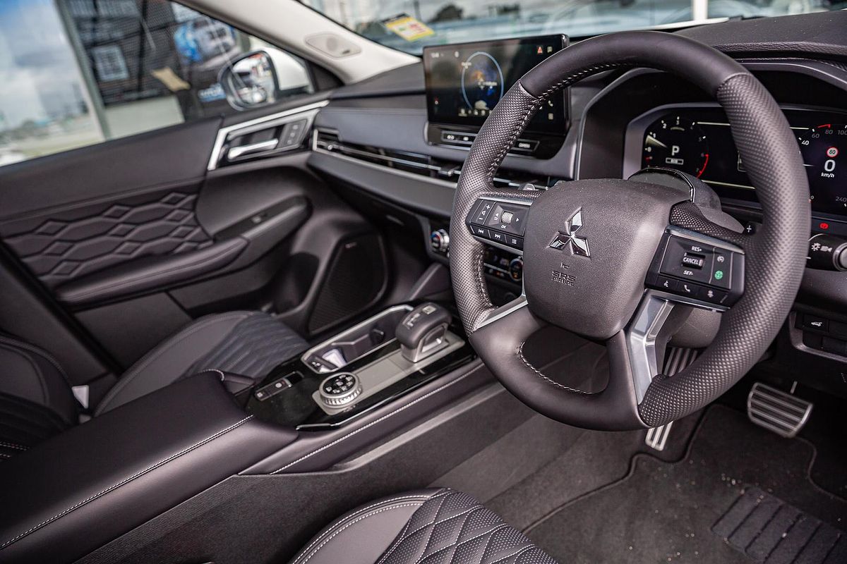 2025 Mitsubishi Outlander Exceed ZM