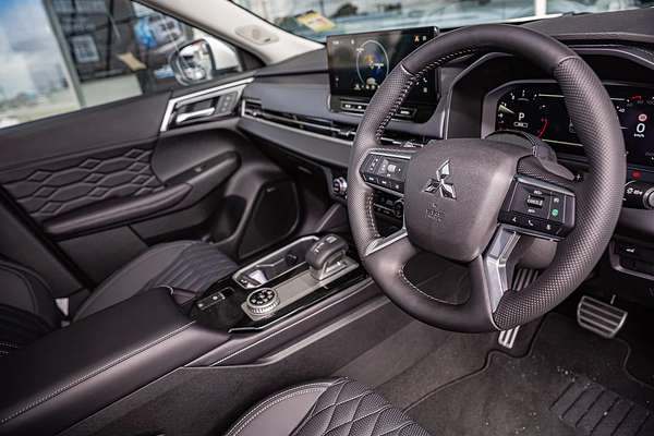 2025 Mitsubishi Outlander Exceed ZM