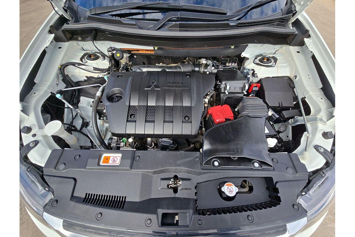 2014 Mitsubishi Outlander LS ZJ
