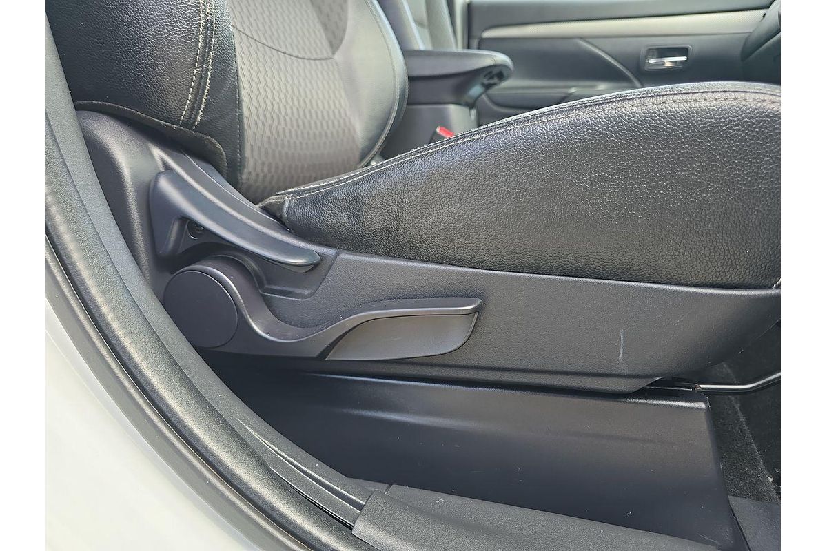 2014 Mitsubishi Outlander LS ZJ