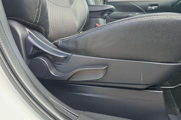2014 Mitsubishi Outlander LS ZJ