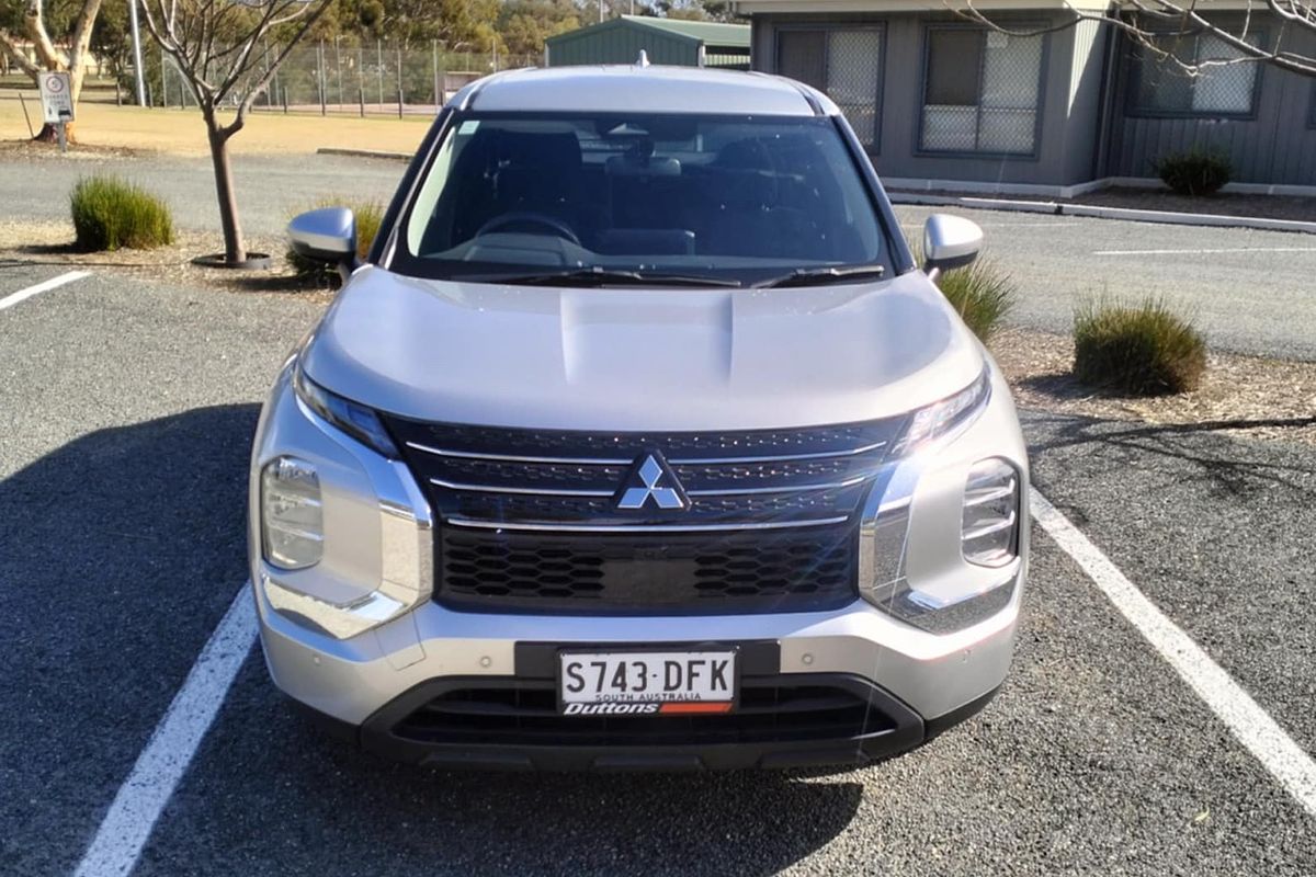2022 Mitsubishi Outlander ES ZM
