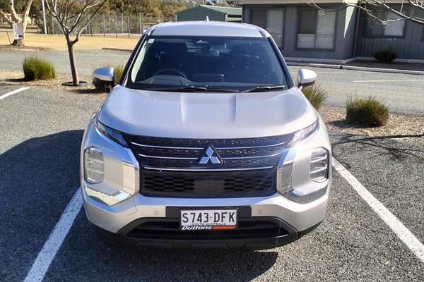 2022 Mitsubishi Outlander ES ZM